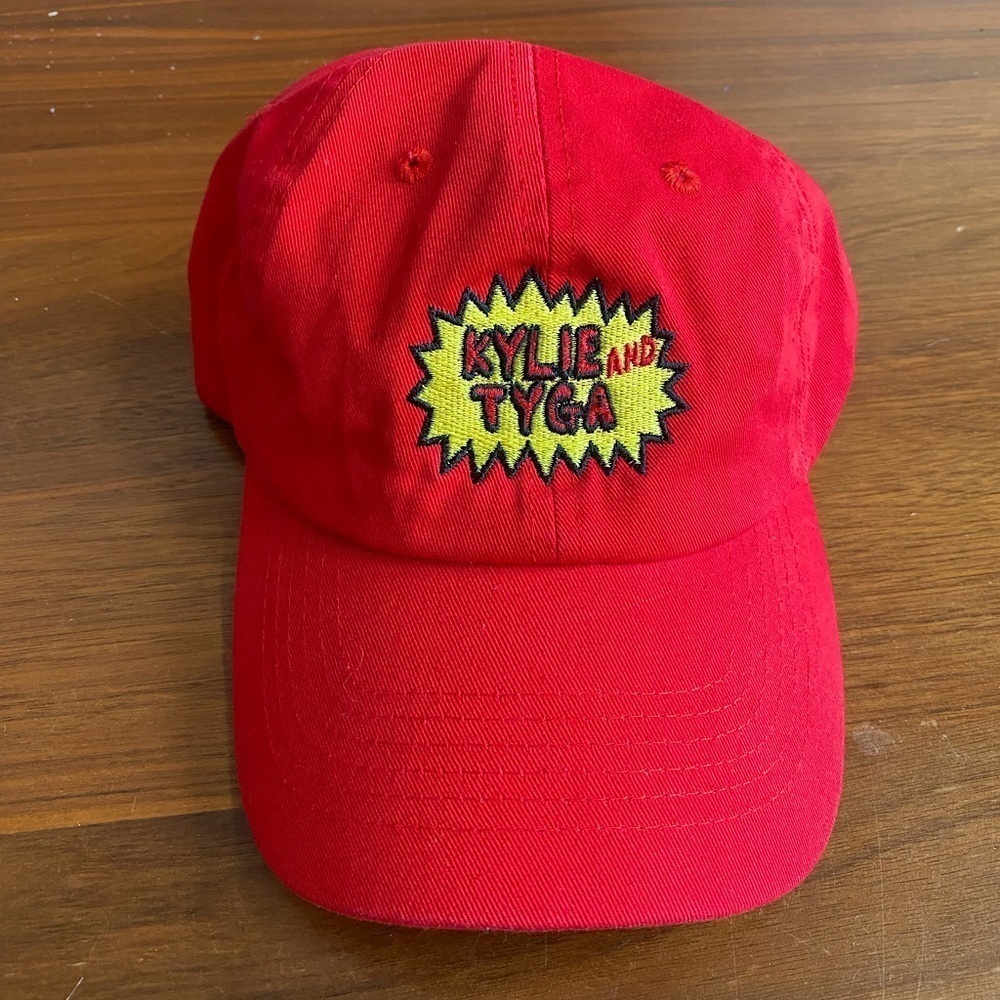 Retro Kylie & Tyga Hat - Picture 1 of 4